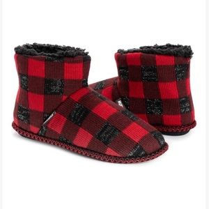 MUK LUK Slippers! Red & Black Plaid! Faux Fur! NWT! Size L (9-10)